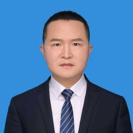 杨春平律师形象照